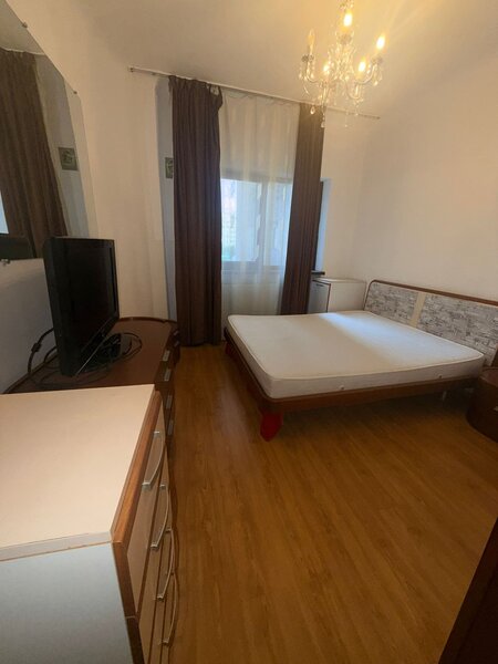 Decebal, Piata Muncii,